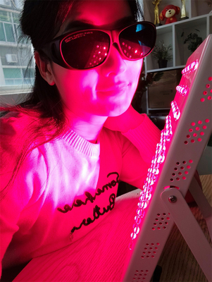 주문 400W LED 휴대용 빨간 빛 치료 장치 스탠드, 통증 완화를 위한 빛 치료 패널 온라인 제품